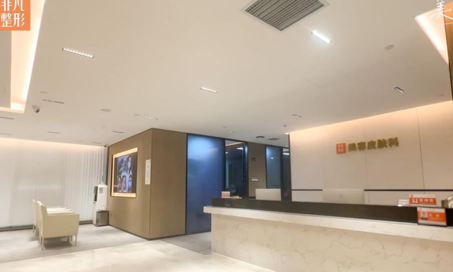 一、深圳非凡黄纯医生做拉皮靠谱吗？先看她的“三板斧”