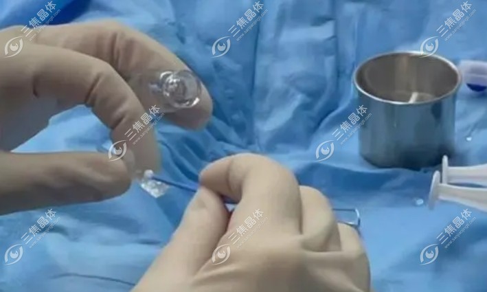 60岁高度近视能做晶体植入吗?能