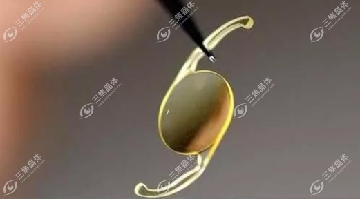 角膜曲率变化也可能造成眼睛怕光
