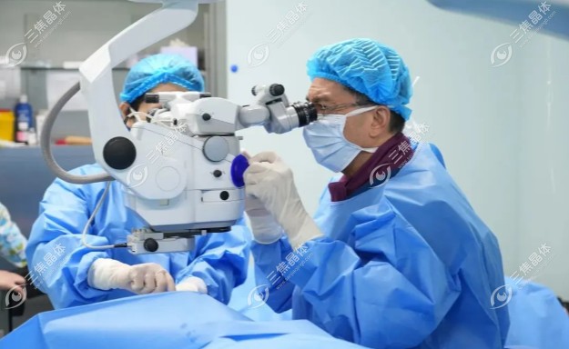 广州普瑞眼科医院刘泉医生做近视眼手术
