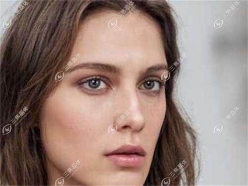 成都市新视界眼科近视手术费用揭秘？激光矫正约1W+ 晶体植入近3W+ 全眼检查套餐500+